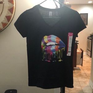 Gildan Women’s Black Cotton V-Neck T-Shirt, Small. Painted Lips.